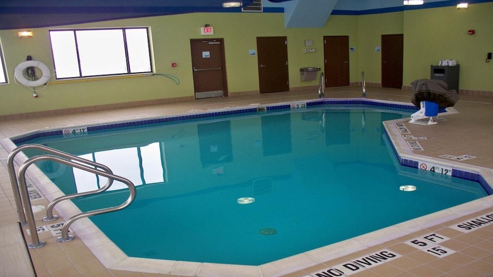 Holiday Inn Express And Suites Kittanning, An Ihg Hotel Bagian luar foto